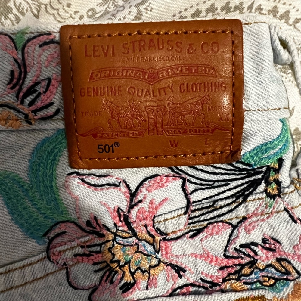 RARE 501 Levi’s high rise shorts - Picture 5 of 5